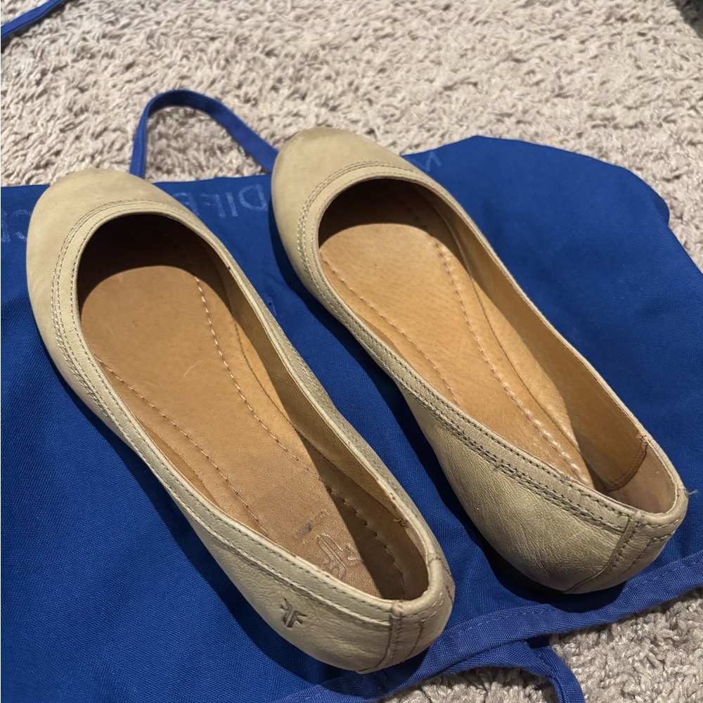 FRYE AND CO. Light Tan Leather Flats size 7